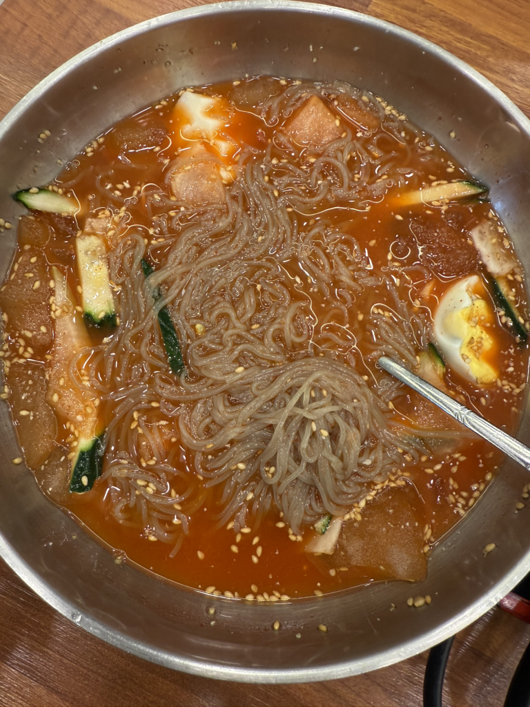 Ilpumdwaejigukbap (일품돼지국밥) 3