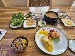 Dontongmaneulbossam (돈통마늘보쌈) 2