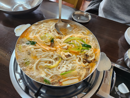 Gungjungkalguksu (궁중칼국수) 1