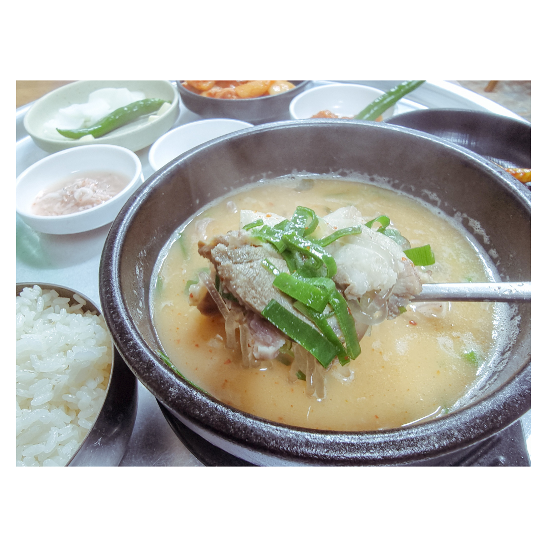 Myeongpum someorigomtang (명품 소머리곰탕) 2