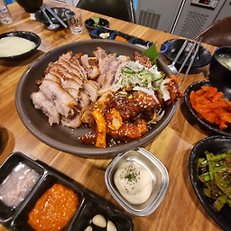 Cheongchunjokbalsanghoe bukgujeom (청춘족발상회 북구점) 1