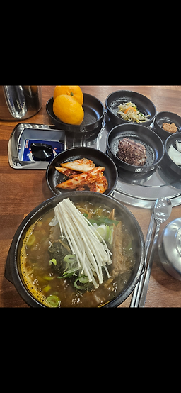 Wanggungppyeodagwitang (왕궁뼈다귀탕) 2