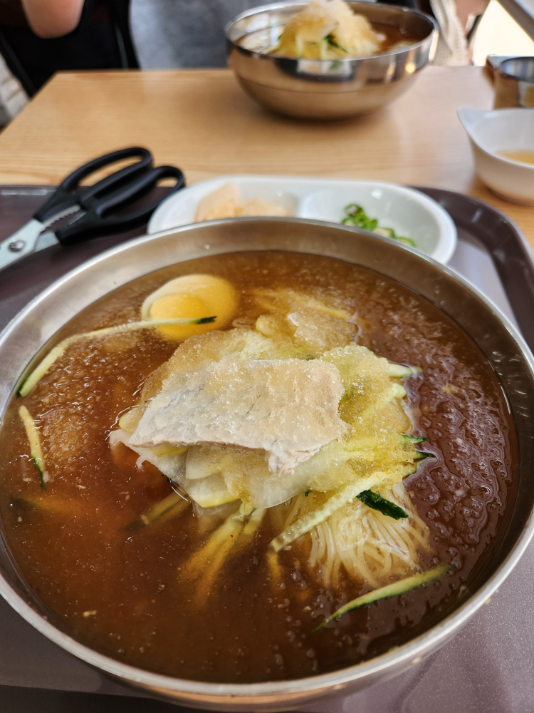 Ungchongimbaksamilmyeon oe 1 (웅촌김박사밀면 외 1) 1