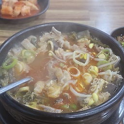 Ajimaesijanghaejangguk (아지매시장해장국) 3