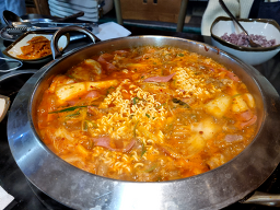 신의주부대찌개 시청점 사진 6