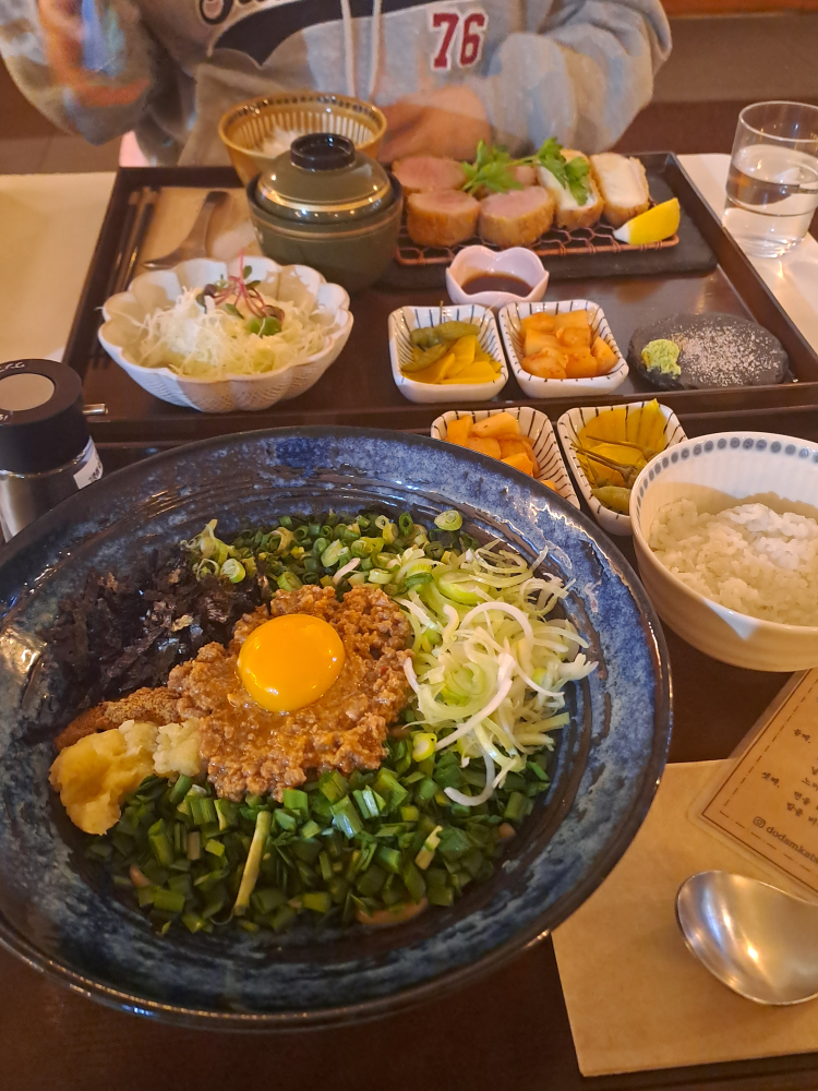 Dodamkacheu (도담카츠) 1