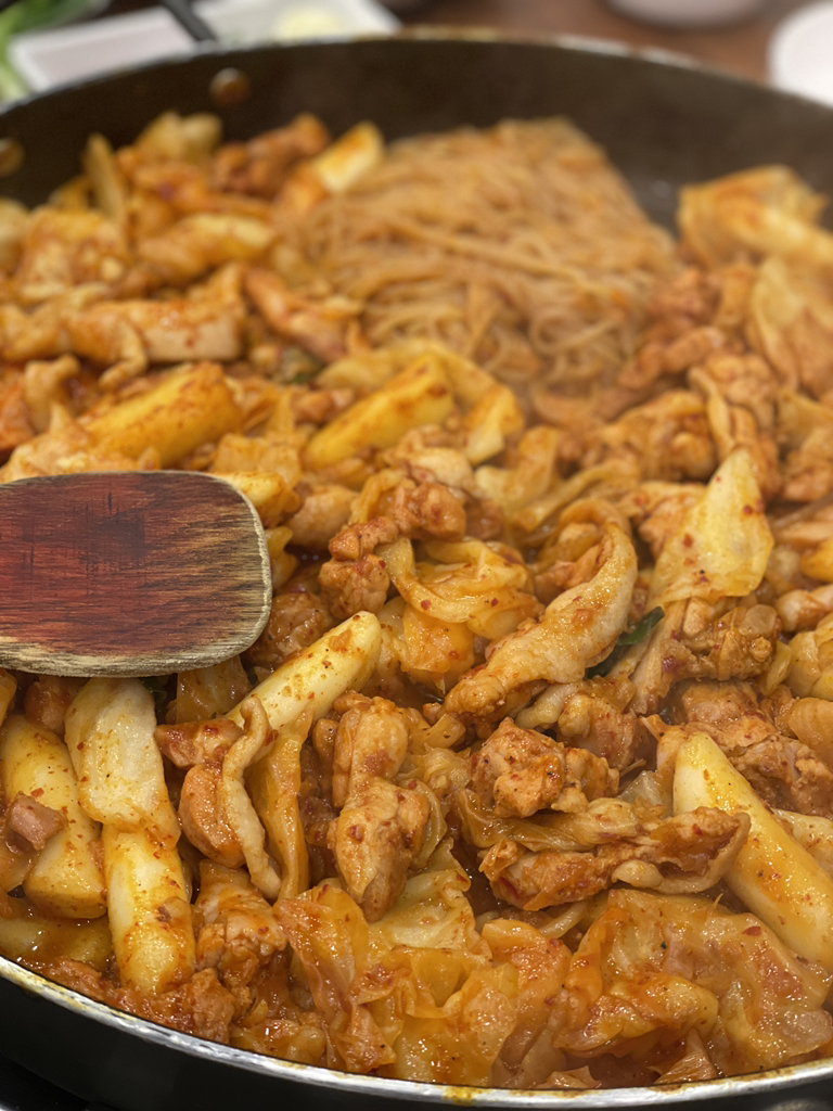 Chuncheongoldakgalbi (춘천골닭갈비) 1