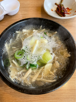 Hwanggidakgomtang (황기닭곰탕) 1