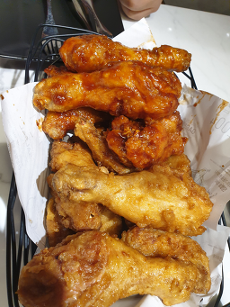 Gyochonchikinguuiyeokjeom (교촌치킨구의역점) 3