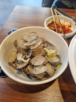 Yeongsunibajirakkalguksu (영순이바지락칼국수) 1