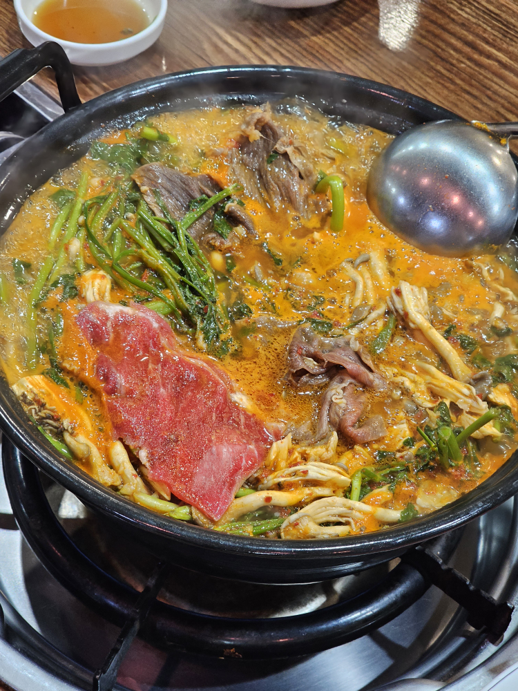 Deungchonsyabeukalguksu (등촌샤브칼국수) 3