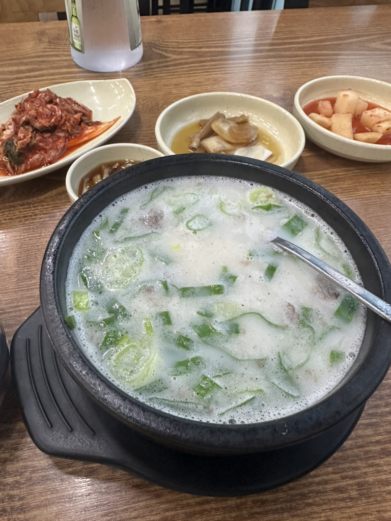 Jangbusungonjiamsomeorigukbap (장부순곤지암소머리국밥) 3