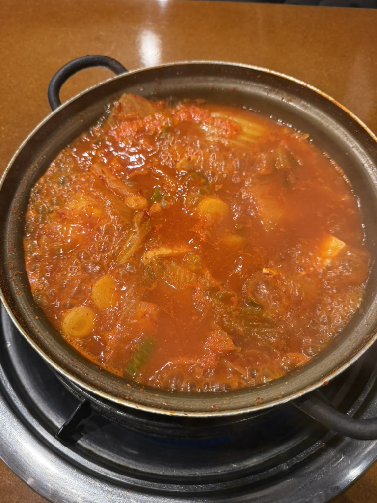 Baekchaegimchijjigae sinchonjeom (백채김치찌개 신촌점) 1