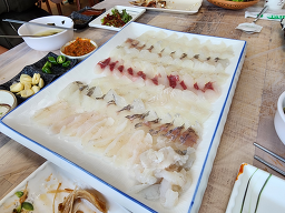 Dokdohoetjip (독도횟집) 2
