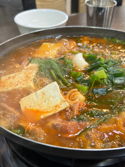 Dongducheonhosubudaejjigae (동두천호수부대찌개) 3