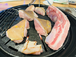 진짜돼지 대표 사진