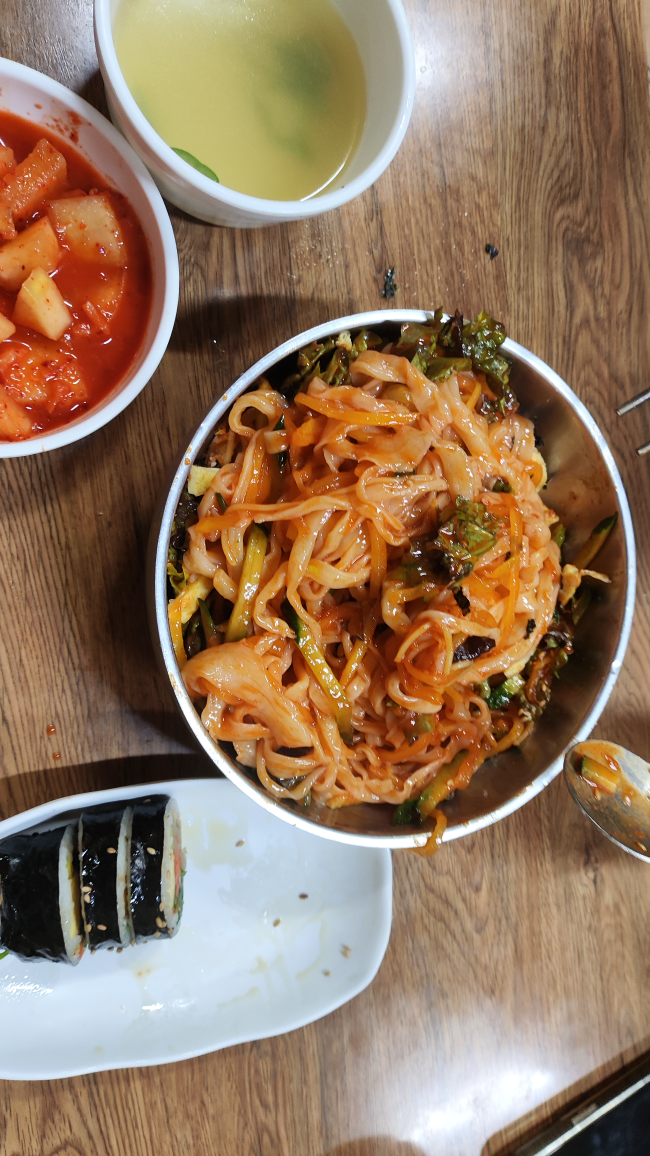Hyeondaekalguksu (현대칼국수) 3