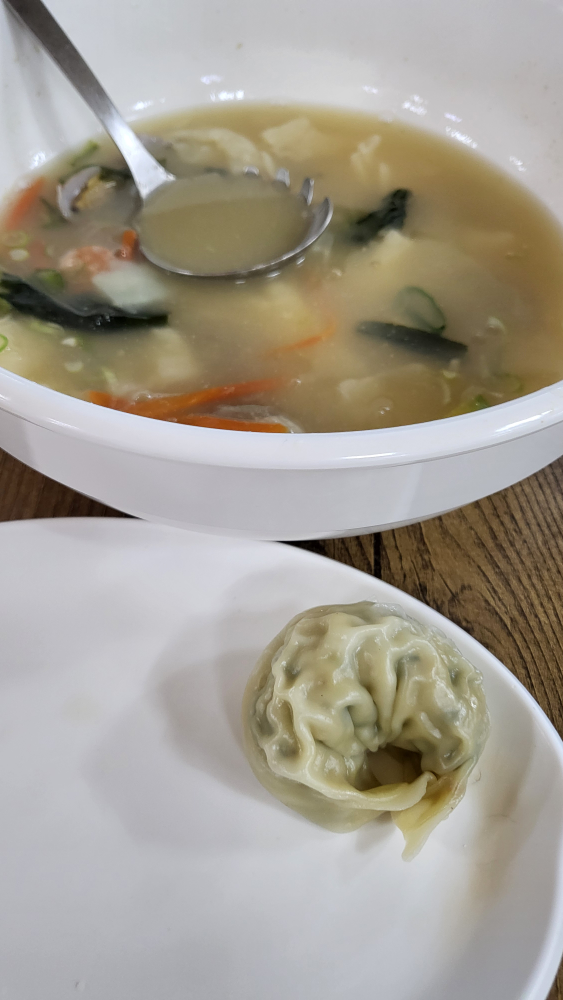 Chamsaranghaemulkalguksu (참사랑해물칼국수) 2