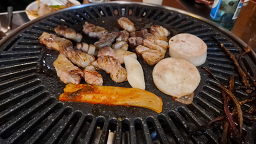 장작패는돼지 2
