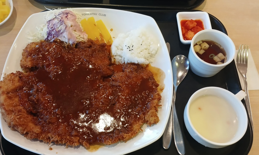 Donkkaseukeulreop (돈까스클럽) 3