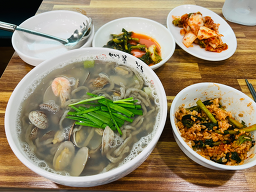Ttukbaegibajirakkalguksu (뚝배기바지락칼국수) 3