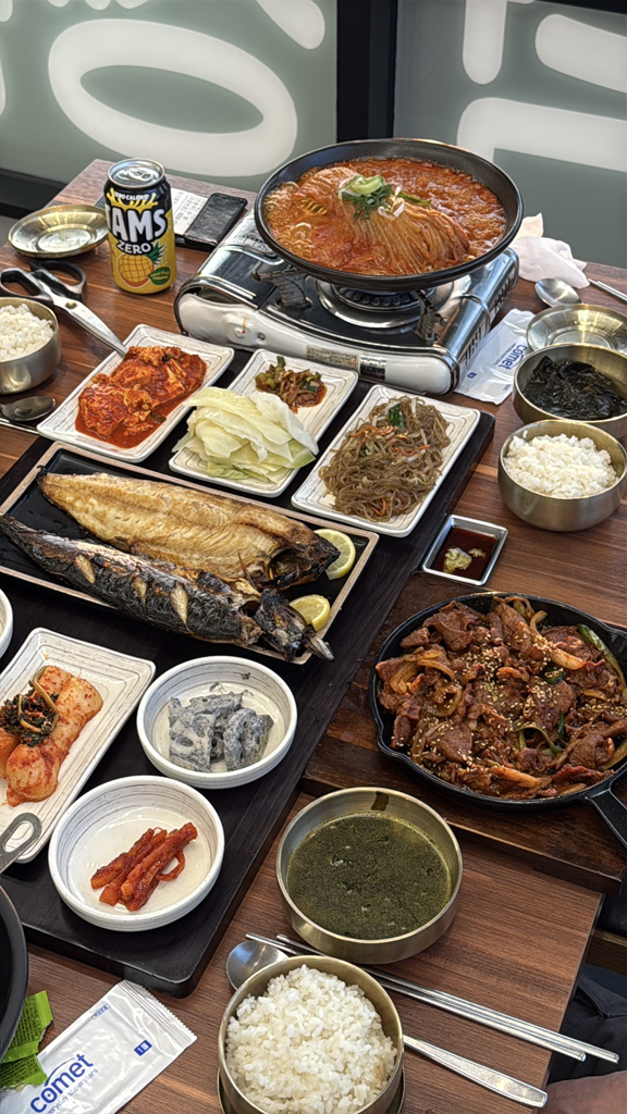 Busane tteun godeungeo sahajeom (부산에 뜬 고등어 사하점) 2