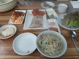 Chonggaknekalguksubossam (총각네칼국수보쌈) 2