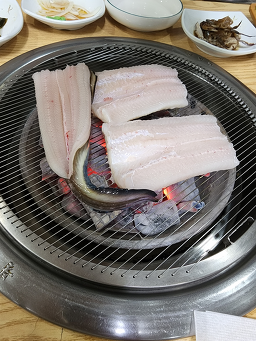 Sagyejeolsutbuljangeogui (사계절숯불장어구이) 3