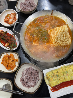 신의주부대찌개 시청점 사진 3