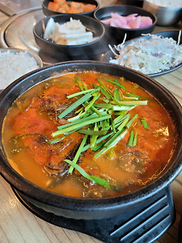 Jeongdeurimheukyeomso (정드림흑염소) 1