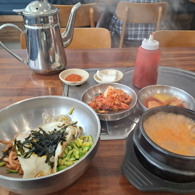 Doni dolsotbapsundaeguk (돈이 돌솥밥순대국) 3