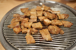 Yuyeondwaejigalbi (유연돼지갈비) 2