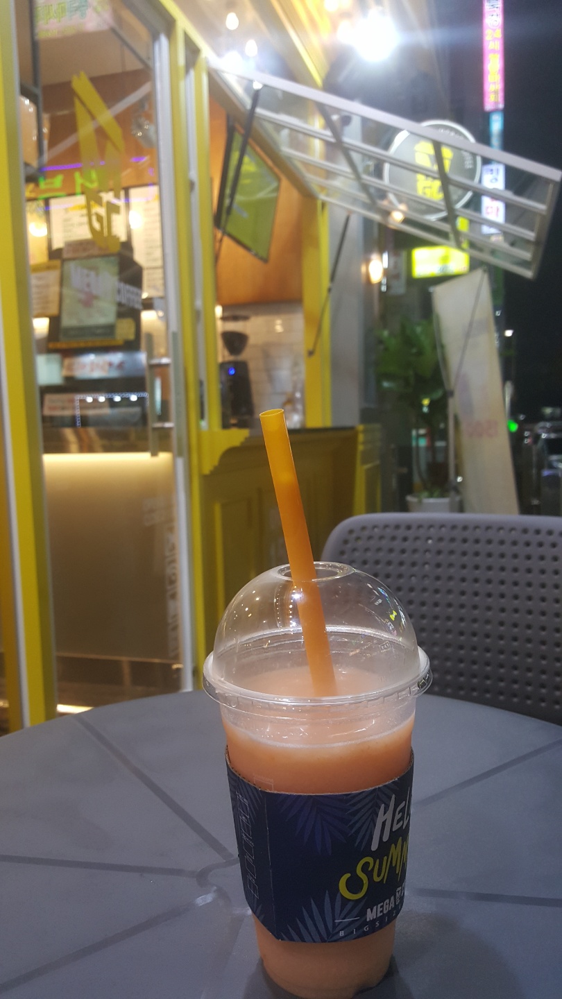 메가MGC커피 수원영통구청점 사진 3