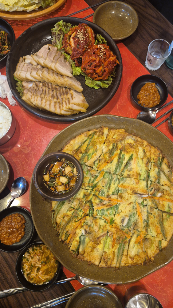 Hangaribossam (항아리보쌈) 2