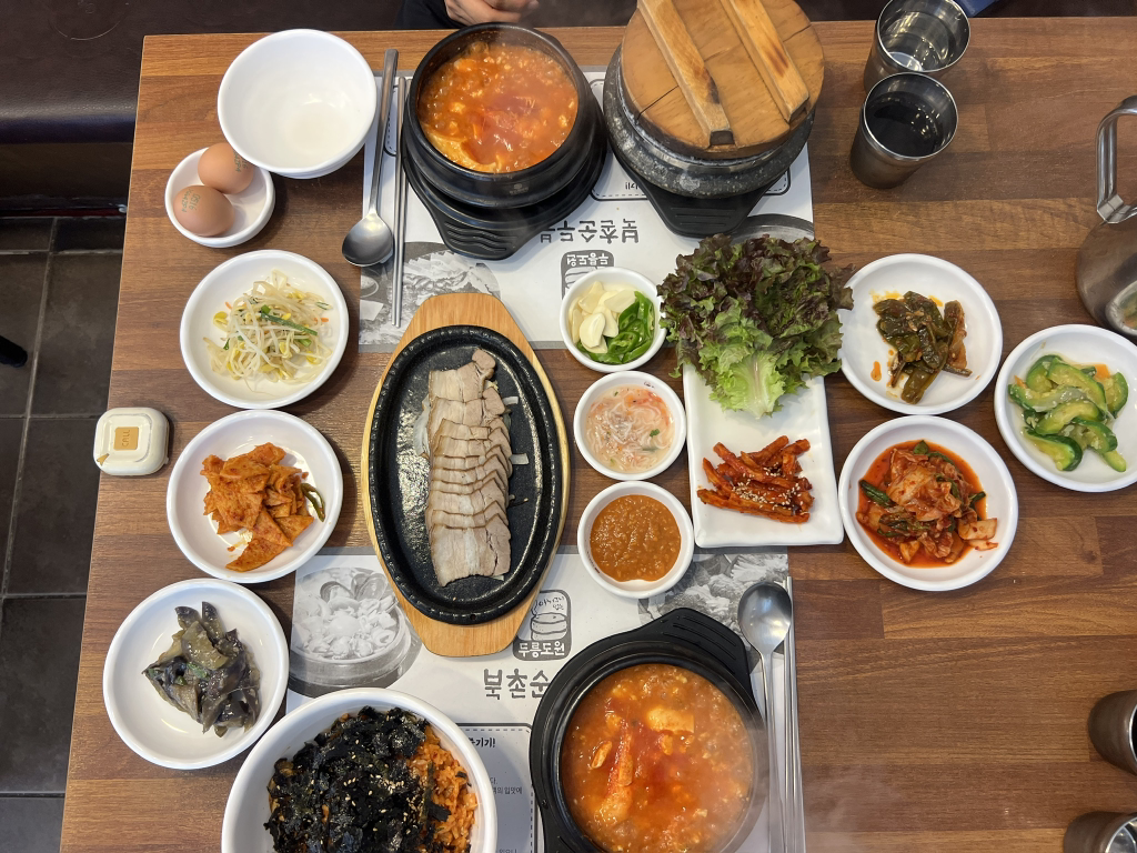 Dureungdowon sundubu (두릉도원 순두부) 1