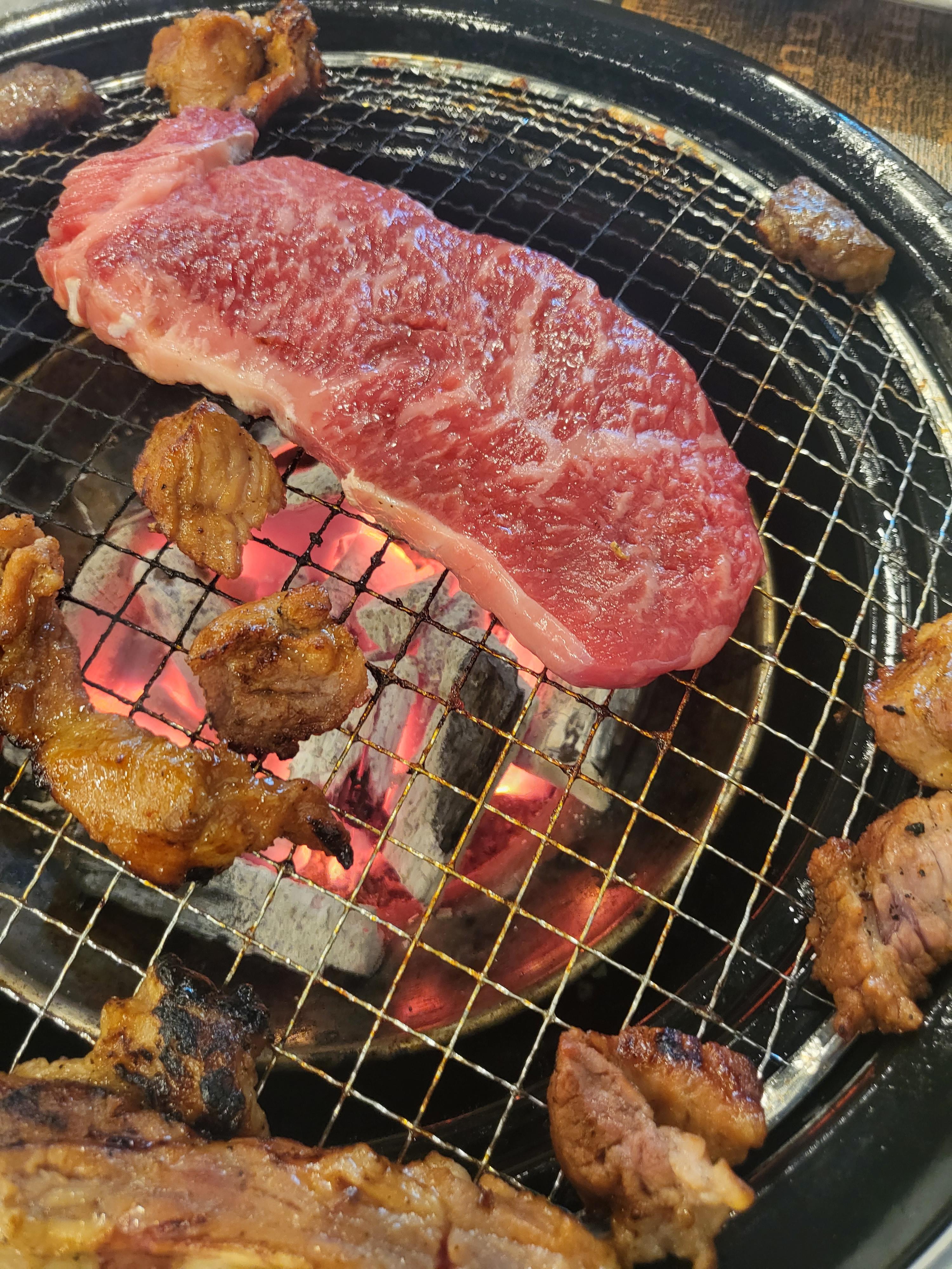Jangsusutbulgadeun (장수숯불가든) 1