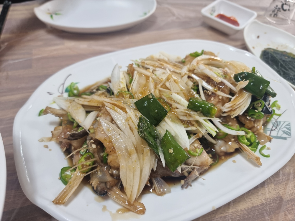 Seokihoetjip (석이횟집) 2