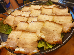 Gajangmatitneunjokbal (가장맛있는족발) 1