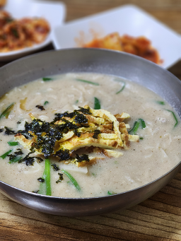 Suryunurimilkalguksi (수륜우리밀칼국시) 3