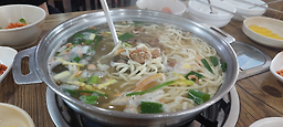 Bongchangihaemulkalguksu (봉창이해물칼국수) 2