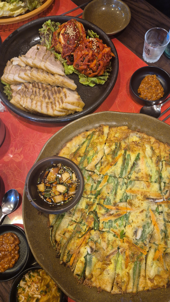 Hangaribossam (항아리보쌈) 1