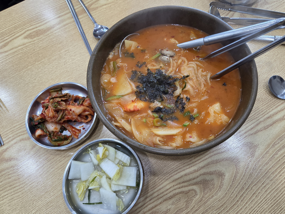 Gangreung jangkalguksu (강릉 장칼국수) 2