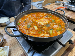 Yeokjeonsikyuksikdang (역전식육식당) 3