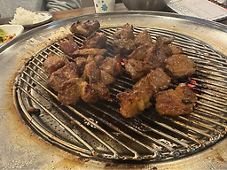 Heungbugolsutbuldwaejigalbi (흥부골숯불돼지갈비) 2