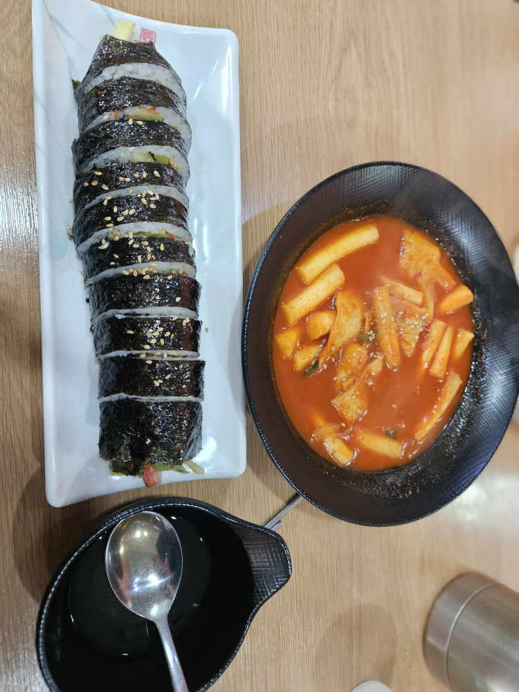 Golmokgimbap (골목김밥) 1