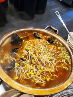 청춘극장 행당직영점 사진 5