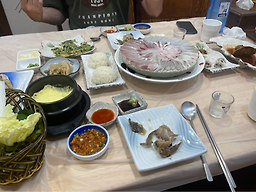 Kkalkkeumihoetjip&chamchi (깔끄미횟집&참치) 1