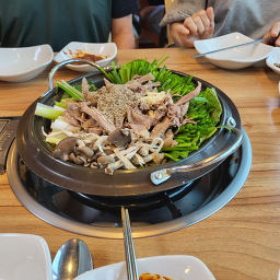Wondangheukyeomsojeonmunjeom (원당흑염소전문점) 1