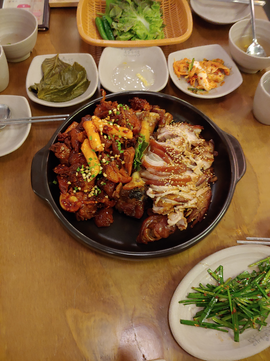 Jokbalyasijang (족발야시장) 1