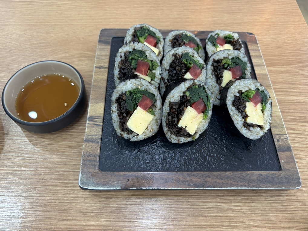 Baemalkalguksugimbap (배말칼국수김밥) 2